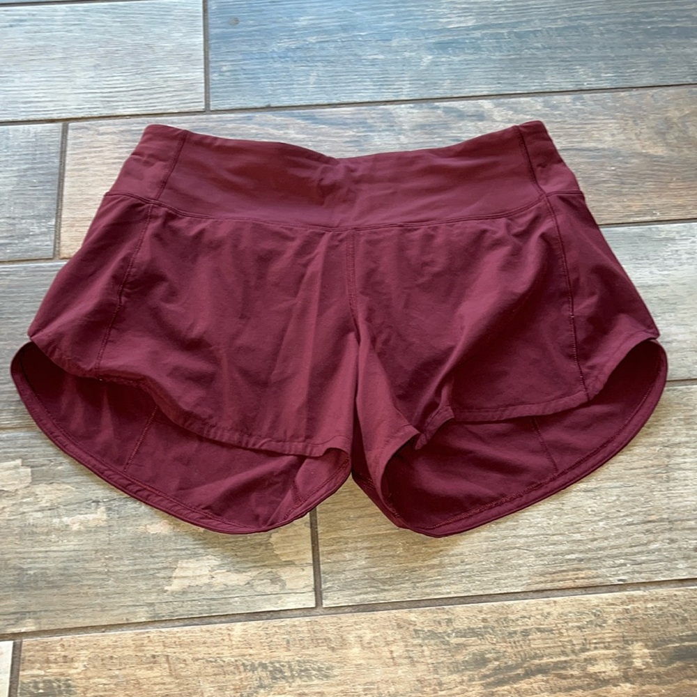 Lululemon burgundy speed up shorts size 6 4’ mid rise